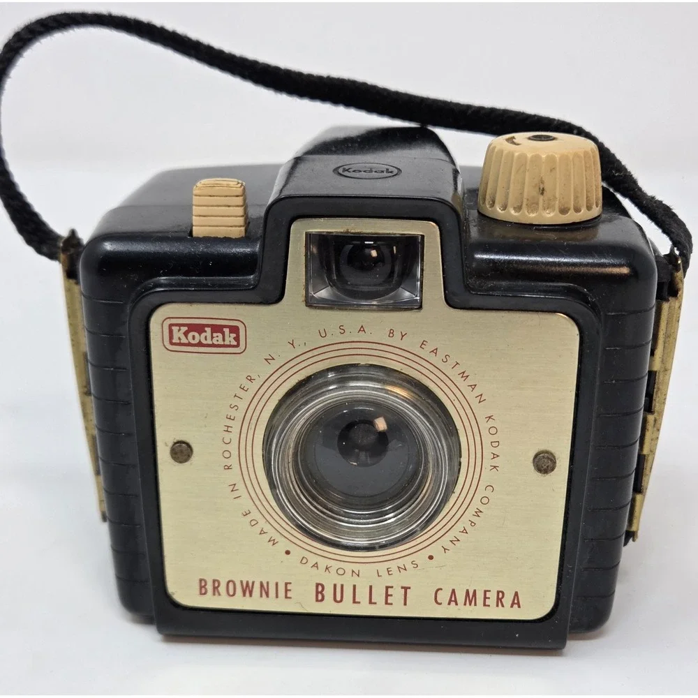 Vintage Kodak Brownie Bullet Camera Bakelite 127 Film Dakon Lens 1950s USA